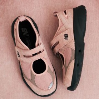 New Balance 櫻花粉 麂皮款瑪莉珍鞋