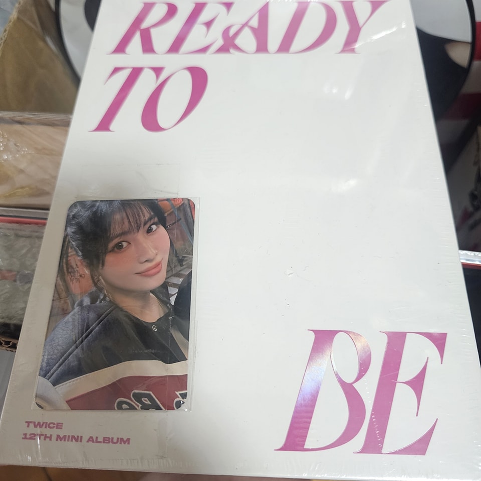 TWICE - Ready to be專輯(連MOMO特典小卡)